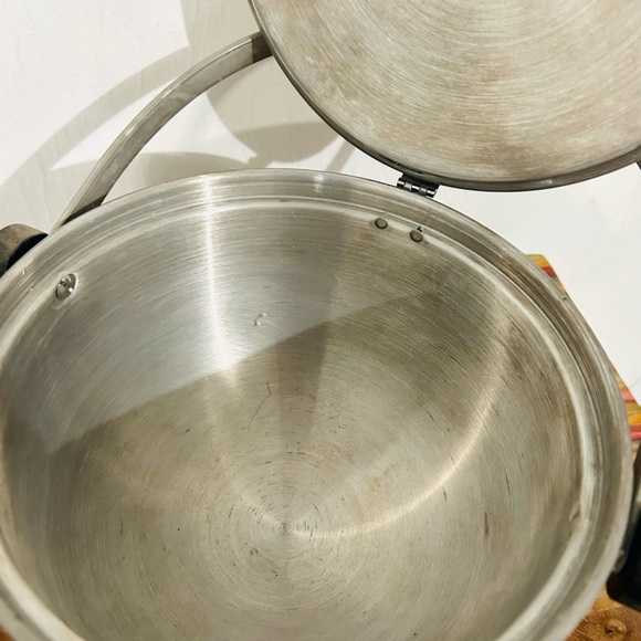 1950's Aluminum Ice Bucket w/ Hinged Lid Retro Barware Footed - Picture 4 of 10